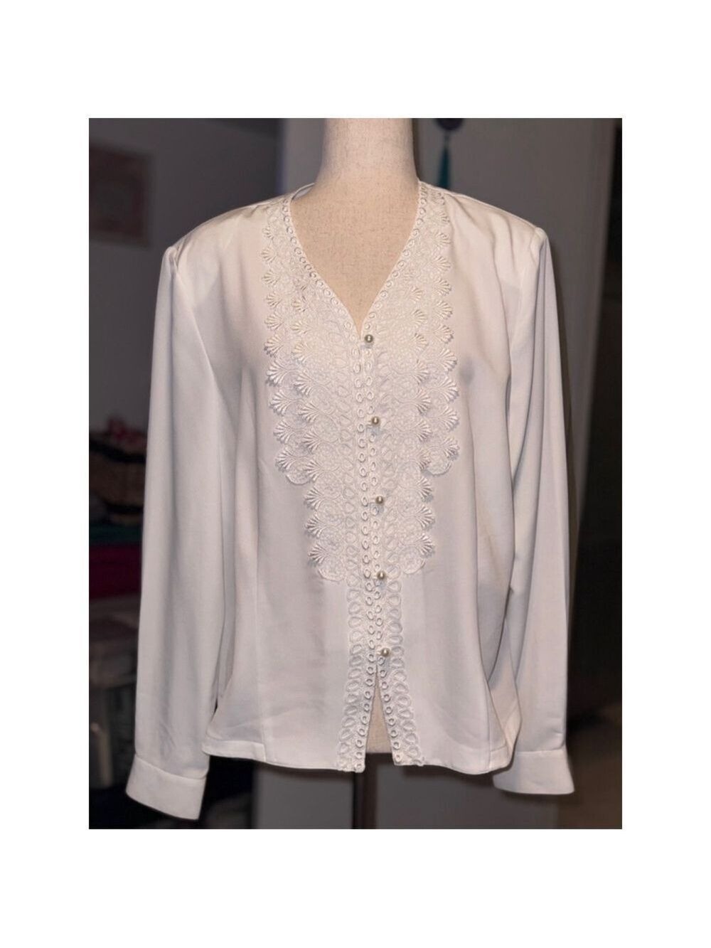 Liz Baker white slinky silky shirt sz 14 dainty white satin Pearl buttons